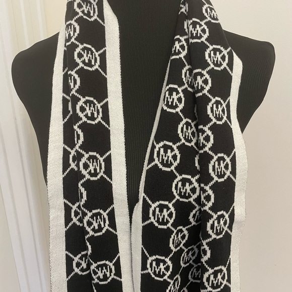 Michael Kors MK Argyle Black Off White Framed Diamond Print Scarf NEW - Picture 4 of 5